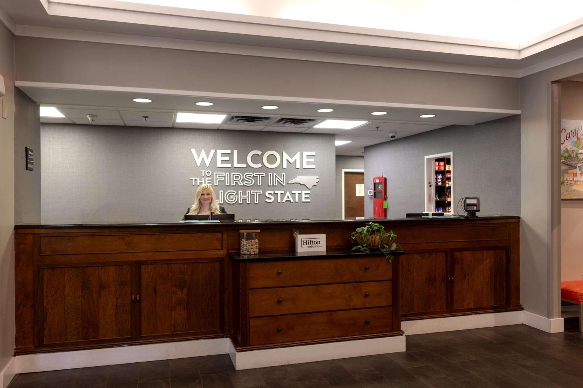 Hampton Inn & Suites Raleigh Cary Lenovo Center Exteriér fotografie